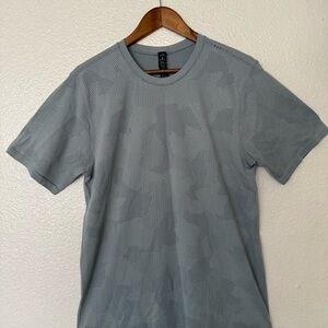Lululemon Athletica Gray Short Sleeve Tee size L
